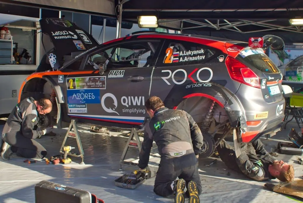 découvrez le monde palpitant du rallye avec des courses enflammées, des pilotes aguerris et des véhicules surpuissants. ne manquez rien de l'action !