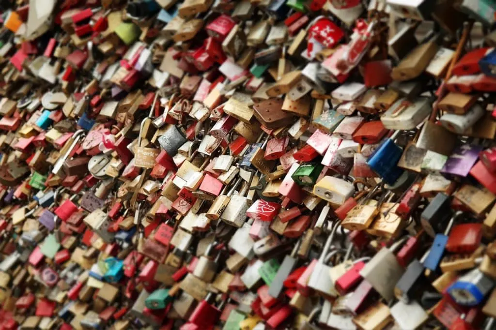 celebrate lovers day with romantic valentines day ideas. give unique gifts, organize an unforgettable dinner and discover tips to make this day a magical moment with your partner.