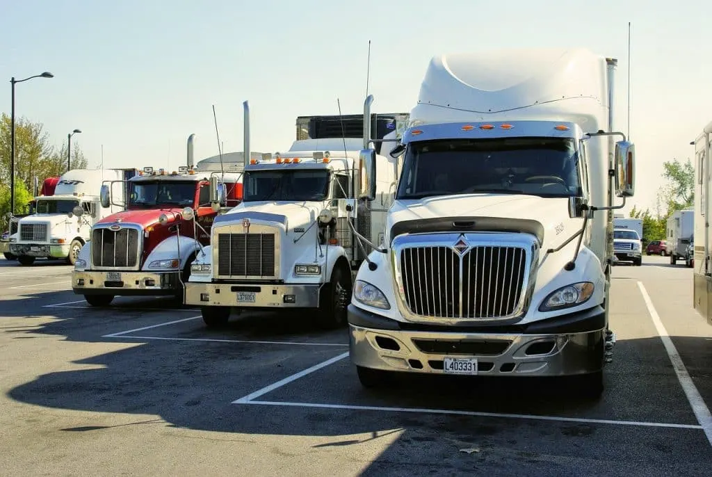 découvrez les camions autonomes, une révolution technologique qui transforme le transport de marchandises. apprenez comment ces véhicules sans conducteur optimisent la logistique, améliorent la sécurité routière et réduisent les coûts d'exploitation.