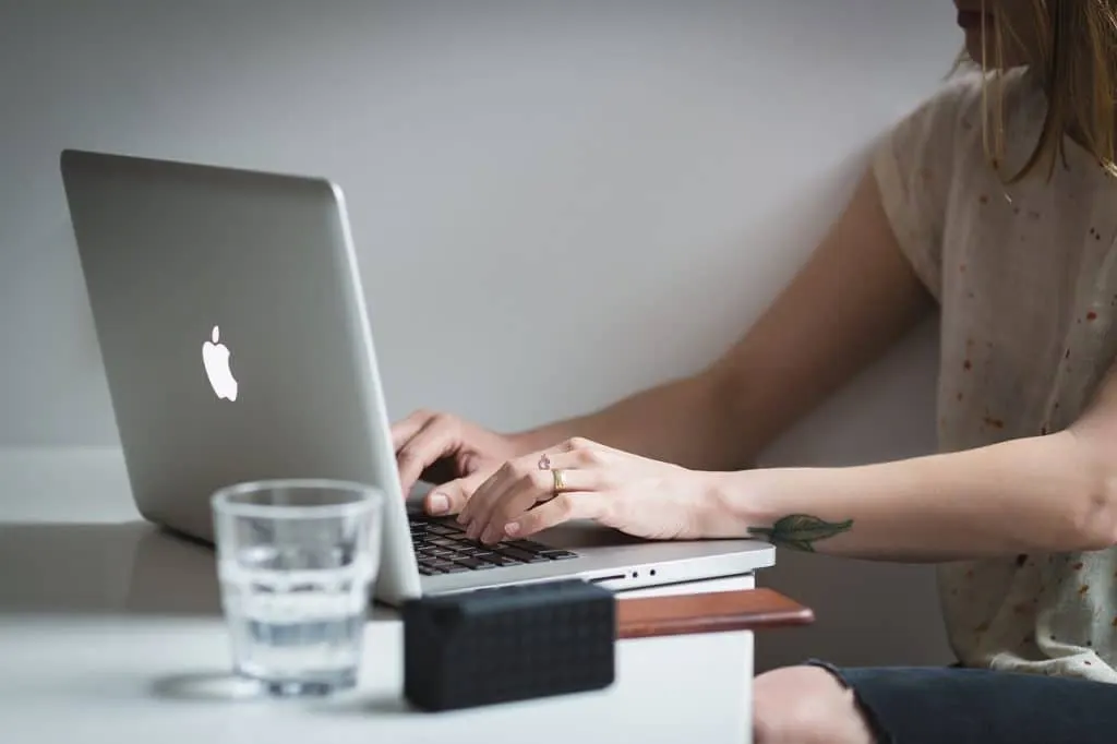 découvrez les critères de sélection des enseignants dans les écoles de commerce. apprenez comment les établissements évaluent l'expertise, l'expérience et l'engagement pédagogique des candidats pour offrir une formation de qualité aux étudiants.