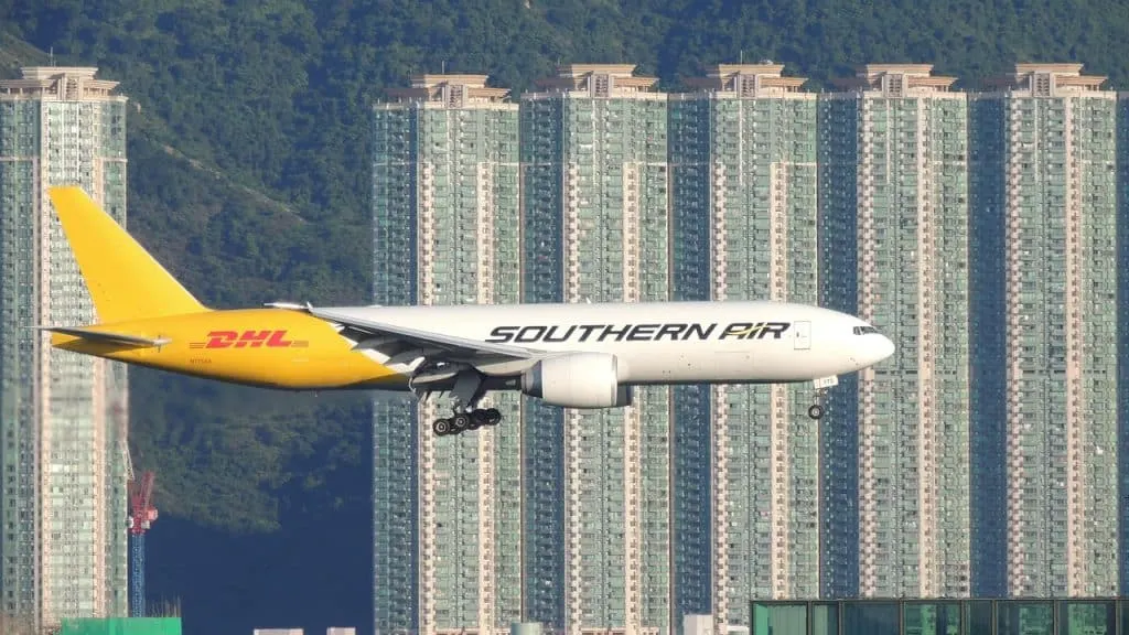 découvrez tout ce que vous devez savoir sur la suspension dhl : causes, impacts et solutions. restez informé des dernières actualités et conseils pour gérer vos envois en toute sérénité.