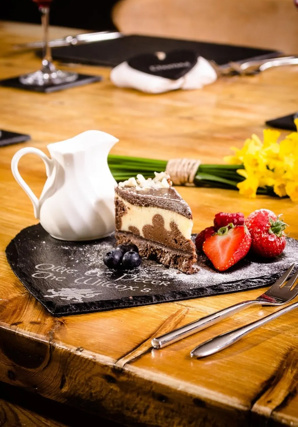 découvrez l'art de la gastronomie avec notre expérience de fine dining. savourez des plats exquis, préparés avec des ingrédients de qualité supérieure, dans une ambiance élégante et raffiné. une aventure culinaire inoubliable vous attend.