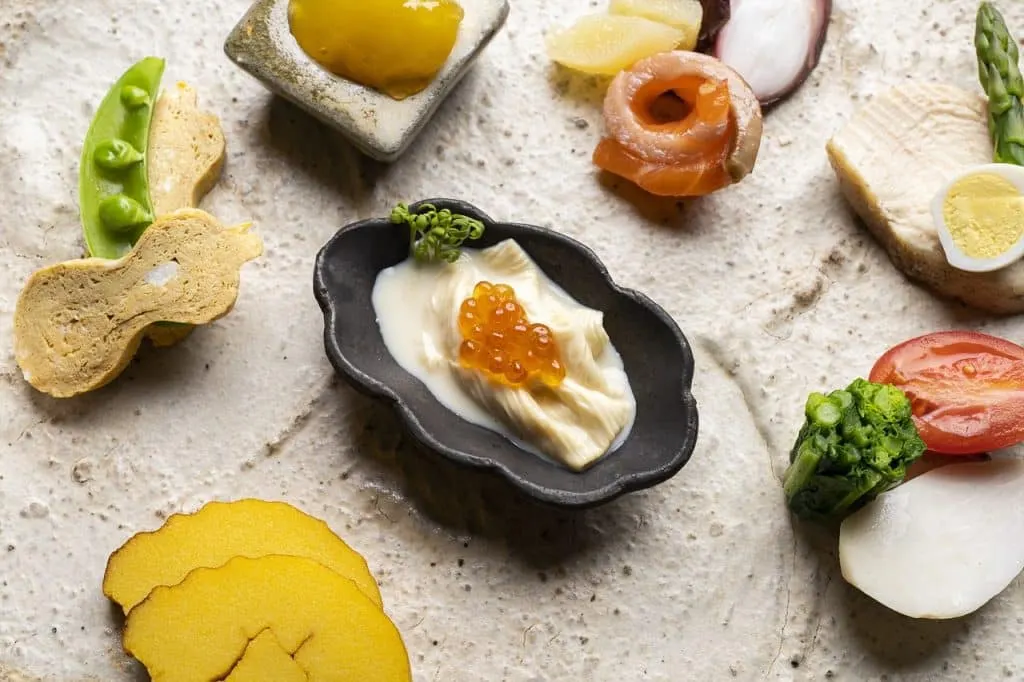 découvrez l'art de la gastronomie avec notre expérience de fine dining. savourez des plats exquis préparés par des chefs renommés dans un cadre raffiné, où chaque détail est soigné pour éveiller vos sens et transformer vos repas en moments inoubliables.
