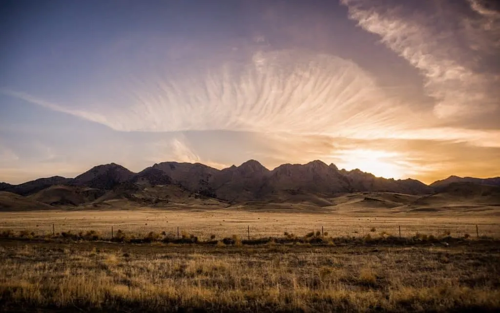 découvrez le nevada, un état emblématique des états-unis, réputé pour ses paysages désertiques, ses montagnes majestueuses et ses villes vibrantes comme las vegas. explorez des activités de plein air, la culture locale et les attractions uniques qui font du nevada une destination inoubliable.