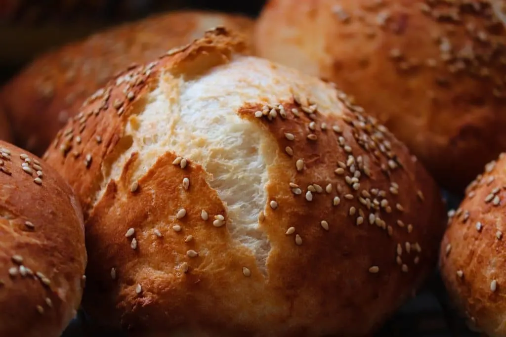 découvrez notre boulangerie artisanale où chaque jour, nous vous proposons des pains croustillants, des pâtisseries savoureuses et des délices sucrés faits maison. venez savourer l'authenticité et la passion derrière chaque bouchée.