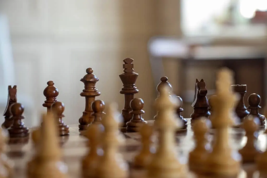 Raise awareness of the challenges of the divestiture market.