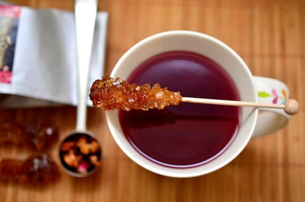 découvrez l'authenticité des cabanes à sucre, un lieu emblématique du québec où vous dégustez des plats traditionnels tout en savourant le sirop d'érable. une expérience gourmande et chaleureuse au cœur de la nature!