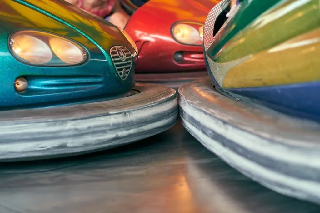 découvrez tout sur les collisions : causes, conséquences et solutions pour mieux comprendre ce phénomène complexe. informez-vous sur les mesures de prévention et les statistiques clés pour garantir la sécurité sur les routes.