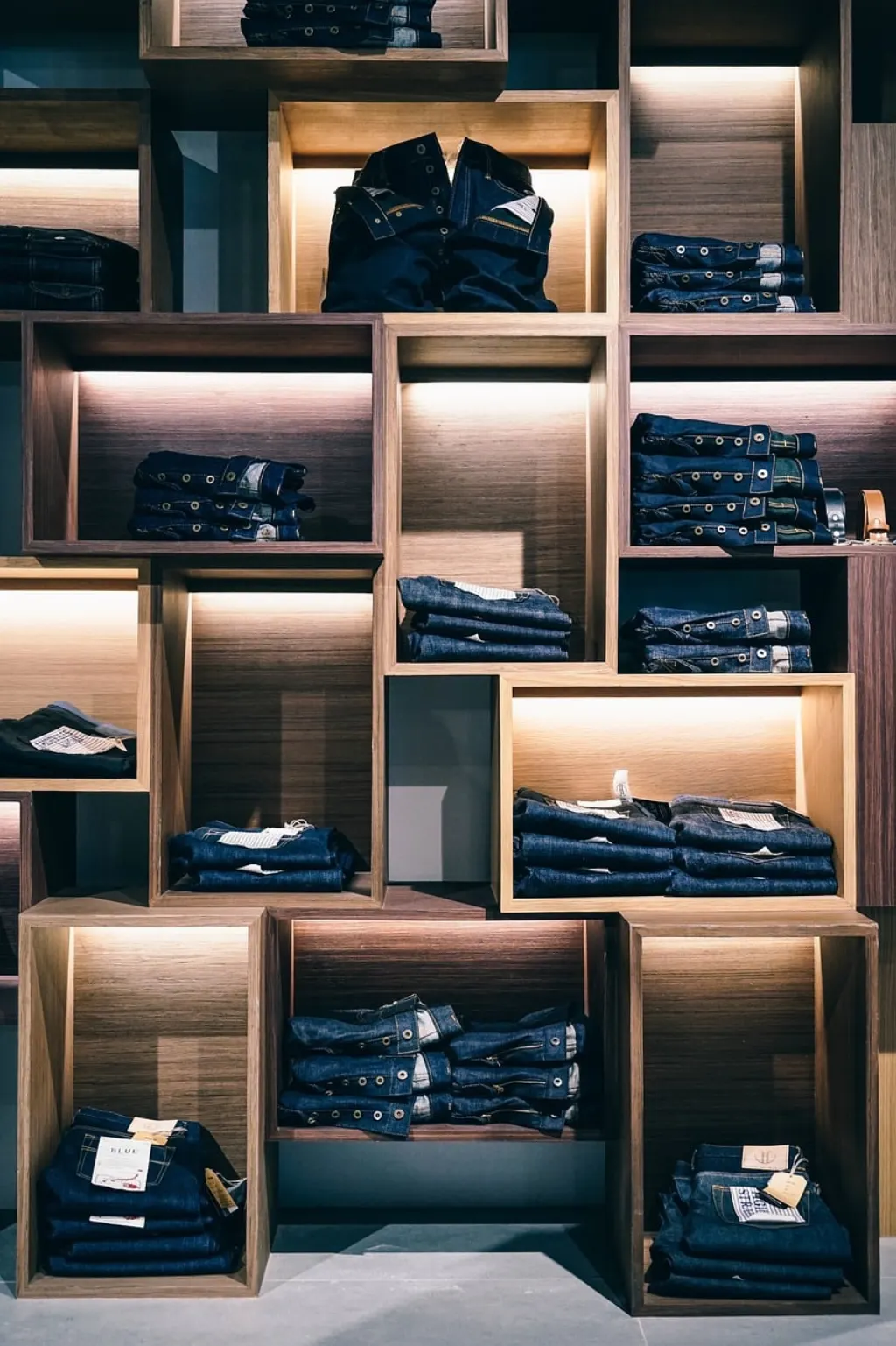 découvrez les secrets du merchandising efficace pour optimiser vos ventes et attirer l'attention de vos clients. apprenez à concevoir des présentations attrayantes, à gérer votre espace de vente et à créer des expériences inoubliables qui boostent votre chiffre d'affaires.