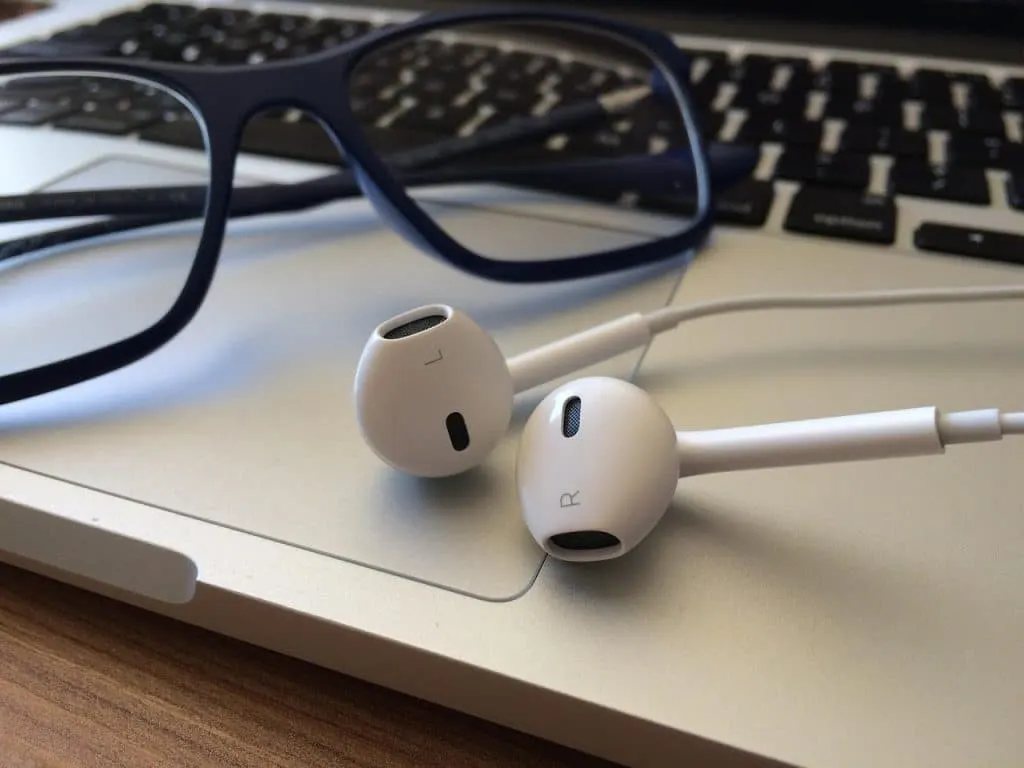 Discover the world of podcasters: tips, tricks, and resources to create, manage, and succeed with your podcast, whether you're a beginner or an expert.