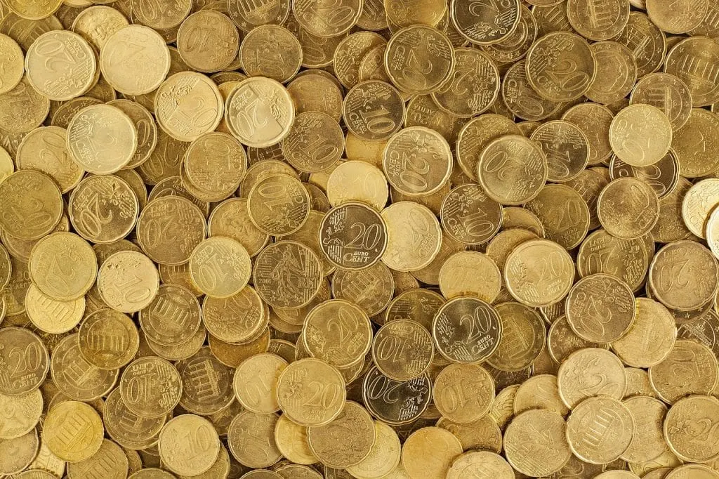 découvrez le concept de revenu de base : une allocation financière universelle versée sans condition à chaque individu, visant à réduire la pauvreté et à garantir une sécurité économique pour tous. informez-vous sur ses avantages, ses enjeux et son impact potentiel sur la société.