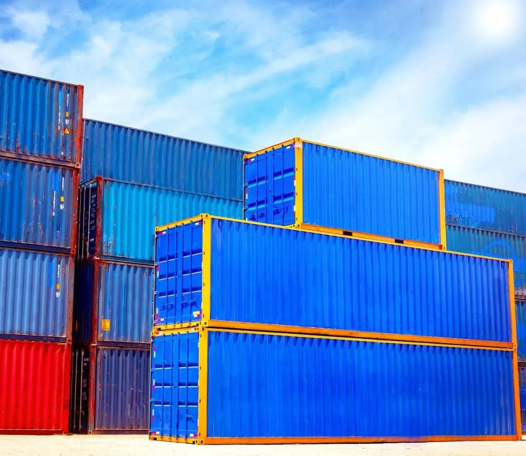 découvrez les principes clés du commerce international, ses avantages, défis et son impact sur l'économie mondiale.