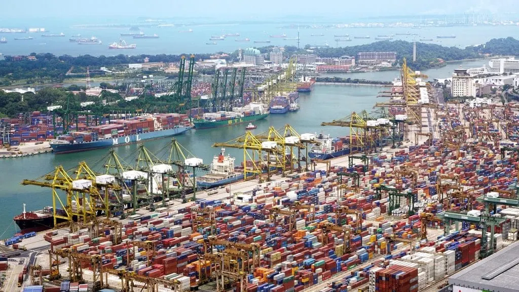 découvrez les enjeux et les opportunités du commerce international, incluant les échanges entre pays, les politiques commerciales et les tendances mondiales.