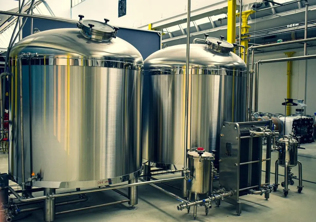 découvrez l'art de la distillation dans notre distillerie, où tradition et innovation se rencontrent pour créer des spiritueux d'exception.
