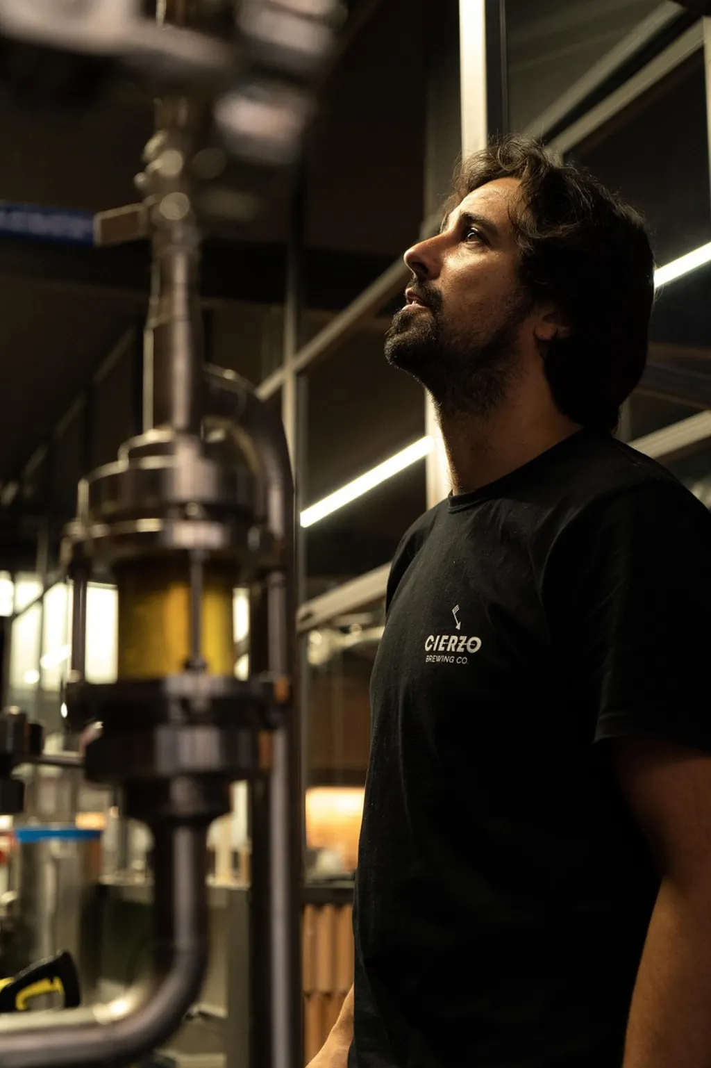 découvrez l'art de la distillation dans notre distillerie, où tradition et savoir-faire se rencontrent pour créer des spiritueux d'exception.