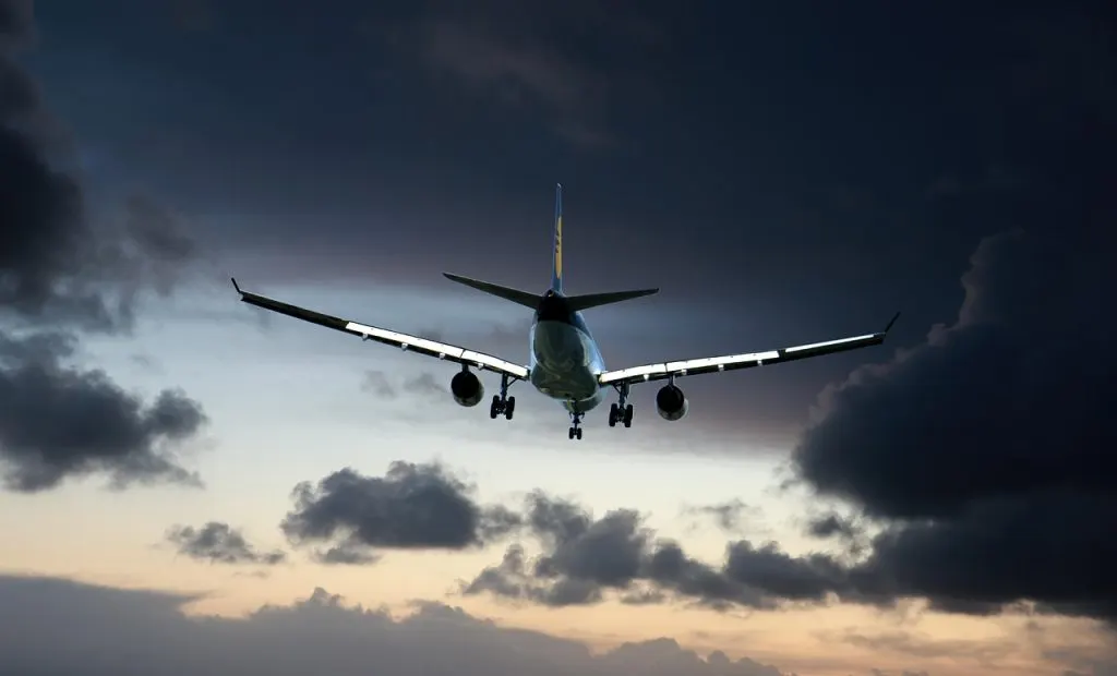 découvrez les détails de la collision impliquant un avion d'air canada, ses causes, conséquences et mesures de sécurité mises en place.