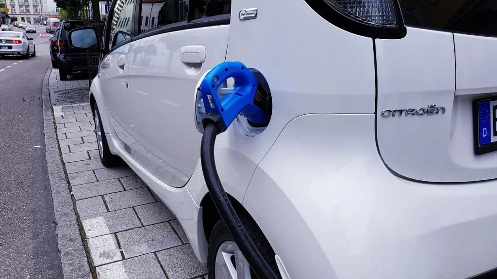 découvrez le support de charge amber, élégant et pratique, conçu pour recharger vos appareils rapidement tout en ajoutant une touche de style à votre espace.
