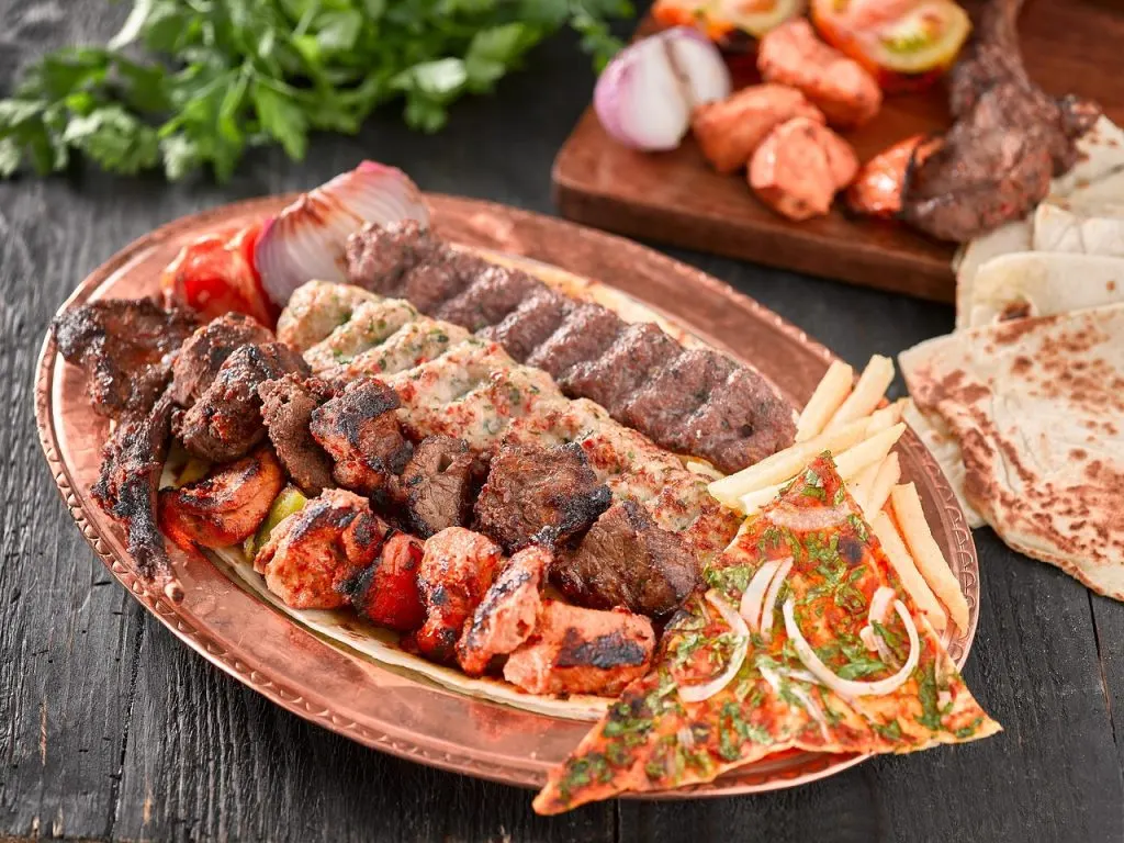découvrez notre service de catering professionnel, offrant des menus personnalisés pour tous vos événements, avec une qualité et une fraîcheur irréprochables.