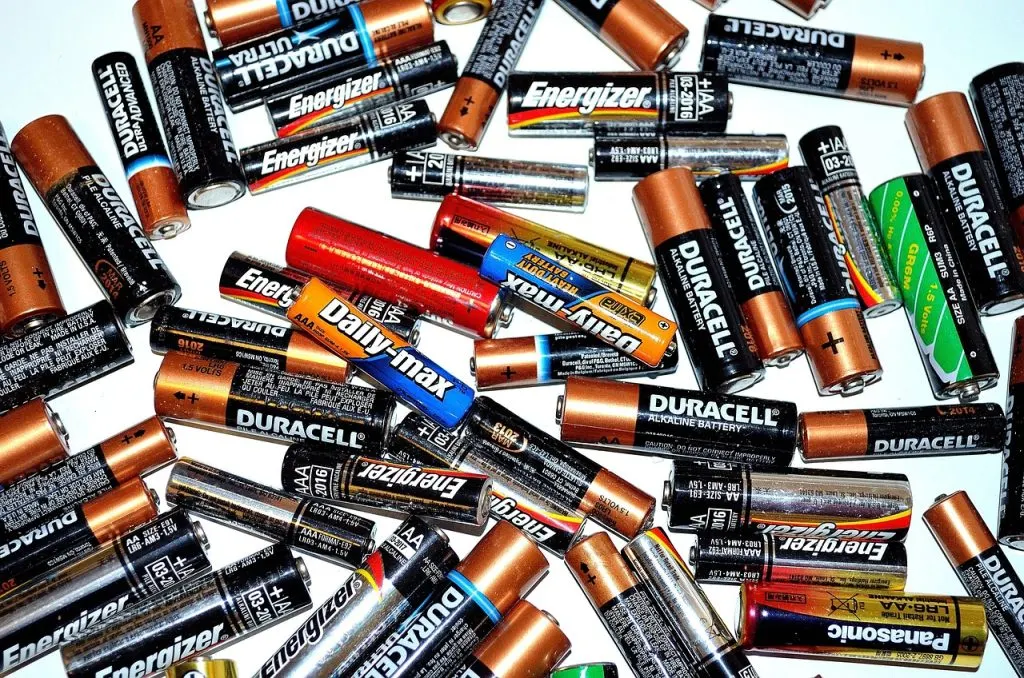 stockage illégal de déchets dangereux : découvrez les risques, les conséquences environnementales et légales liés à cette pratique non conforme.