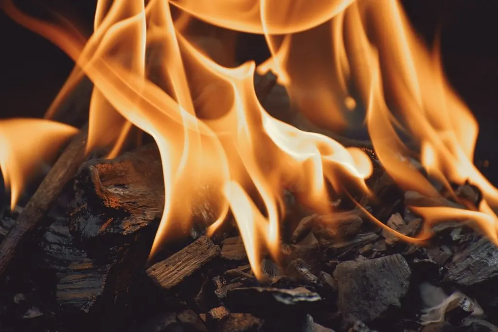 découvrez les causes, les conséquences et les mesures de sécurité liées à un incendie de centre commercial. informez-vous sur la prévention et la gestion des risques en milieu commercial.