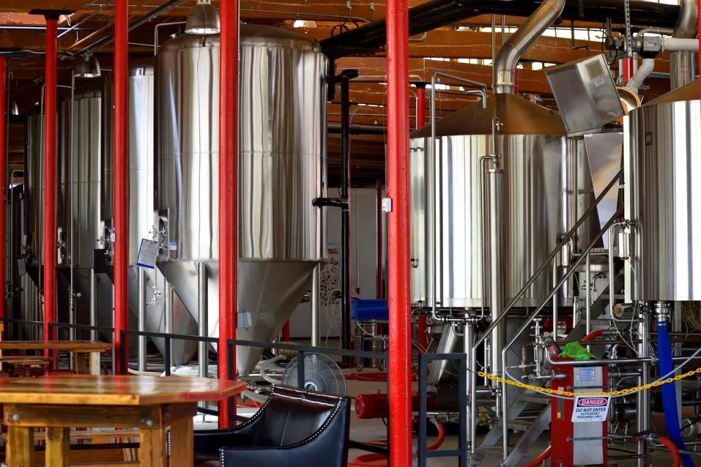 découvrez les dernières tendances et innovations dans l'industrie des boissons, incluant la production, la distribution et le marketing des boissons rafraîchissantes et alcoolisées.