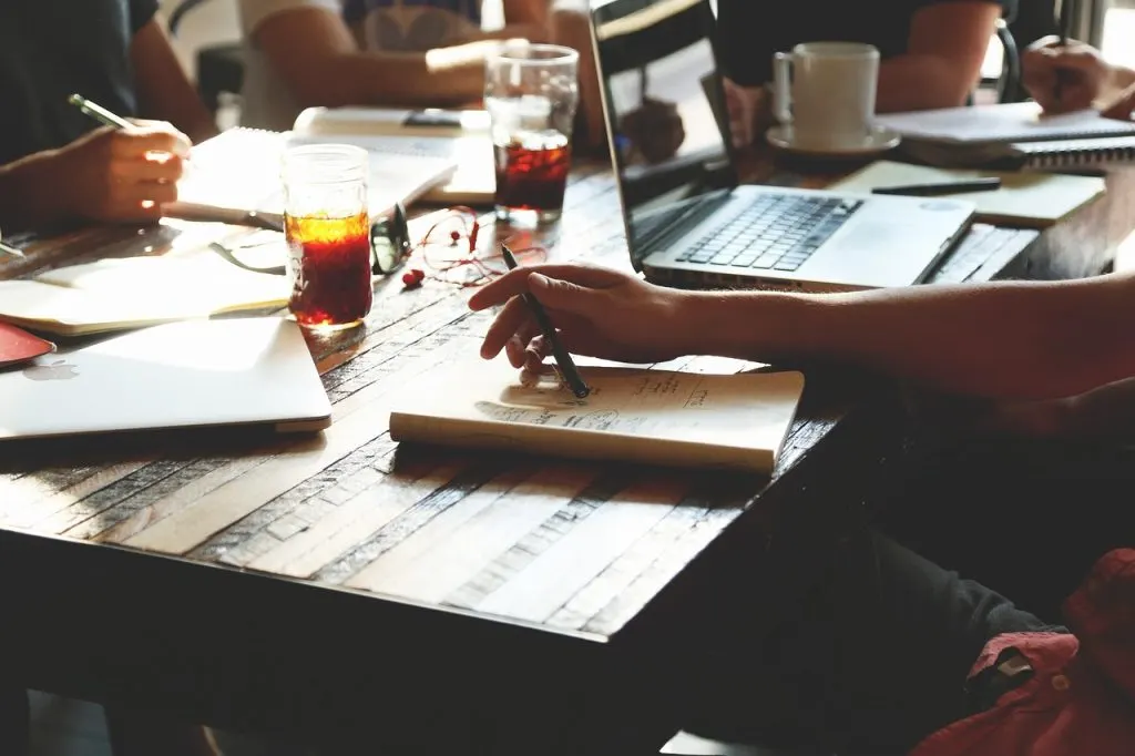 découvrez une collaboration commerciale détaillée pour optimiser vos partenariats et maximiser les synergies entre vos équipes.