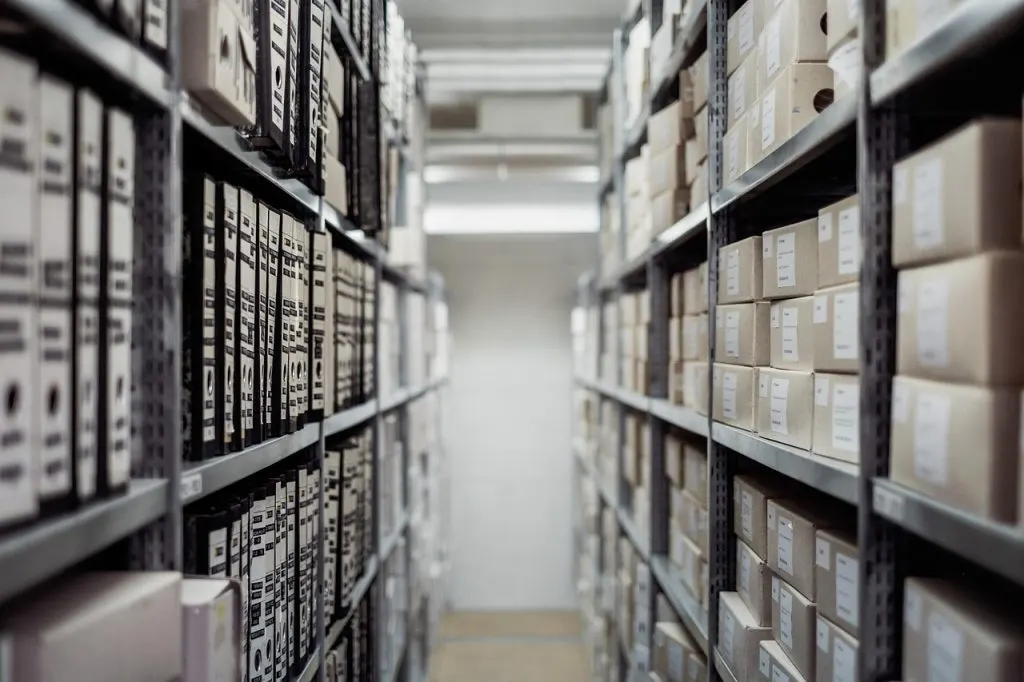 découvrez les archives publiques accessibles à tous, offrant un riche patrimoine documentaire pour la recherche, l'histoire et la culture.