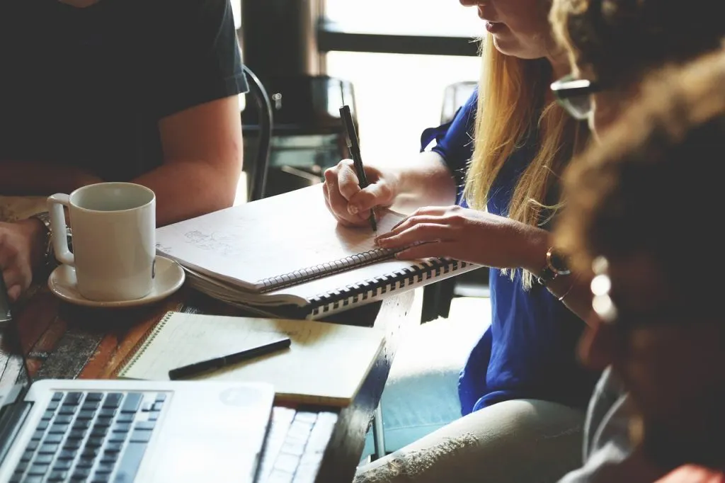 découvrez comment établir des partenariats solides et durables pour développer votre entreprise et créer des opportunités mutuellement bénéfiques.