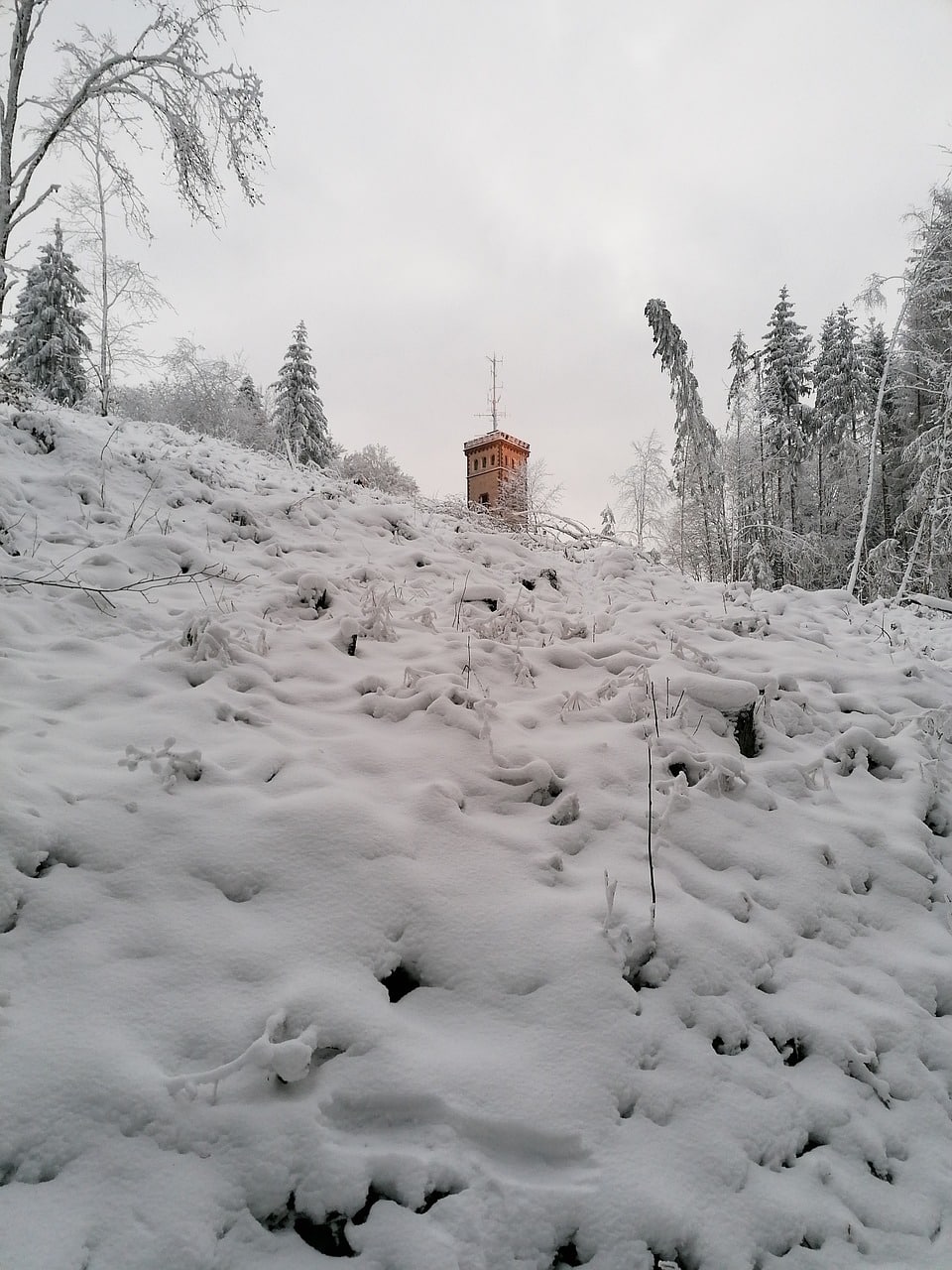 découvrez l'histoire fascinante de viktor bout, le célèbre trafiquant d'armes connu sous le nom de 'marchand de la mort'. plongez dans son parcours controversé, ses activités internationales et son arrestation qui ont marqué le monde du crime organisé.