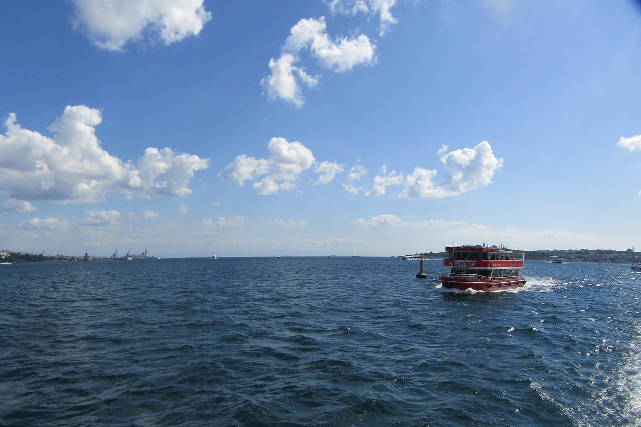 découvrez l'histoire fascinante de viktor bout, ancien trafiquant d'armes devenu figure emblématique du crime international. plongez dans son parcours légendaire, ses opérations clandestines et les événements marquants liés à sa captivité et son procès.