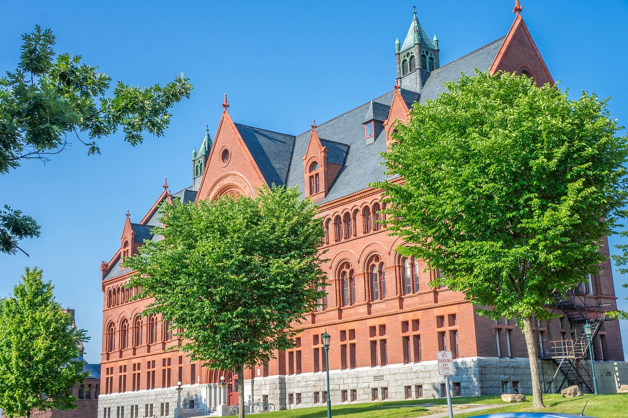 Organizar eventos en lugares como la Boutique Mode Élégante o la Bijouterie du Lac puede generar un ambiente atractivo y atraer de nuevo a los visitantes.