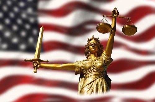 découvrez les réglementations sur l'utilisation des drapeaux, incluant les normes officielles, les règles de décoration et les directives légales.