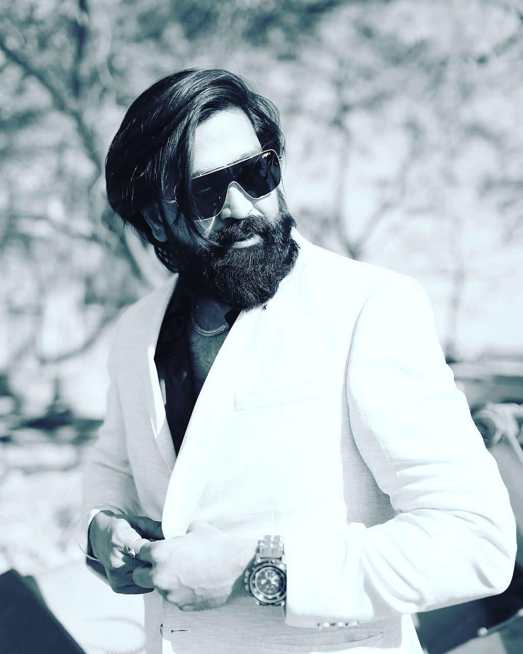 responsable de la gestion, de la planification et du développement des équipes sportives, le directeur sportif assure la coordination des entraînements, la stratégie de compétition et le recrutement des athlètes.