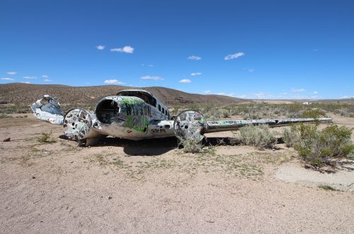 découvrez des informations détaillées et analyses sur les crashes d'avions, leurs causes, et les mesures de sécurité aérienne.