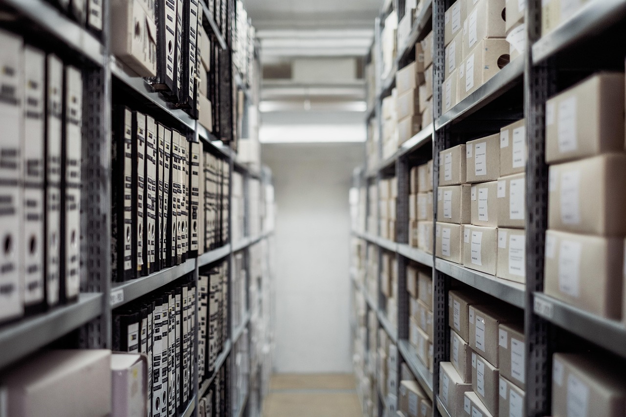 découvrez les archives publiques accessibles à tous, offrant un riche patrimoine documentaire pour la recherche, l'histoire et la culture.